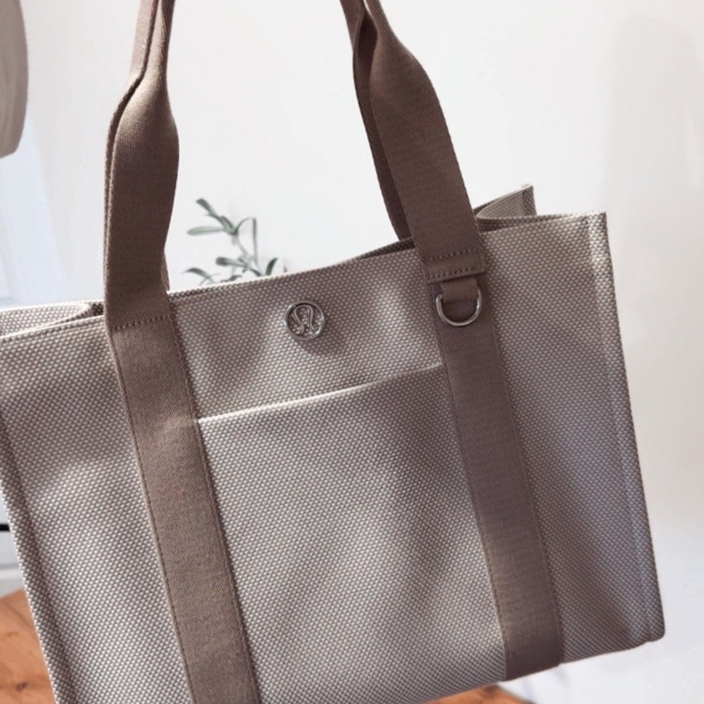 LULU LEMON TOTE